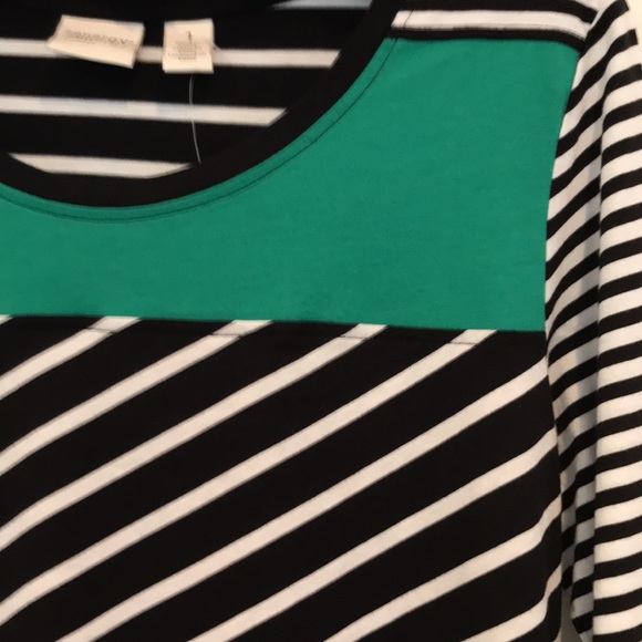 Chico’s Long Sleeved Zenergy Top - Picture 5 of 8